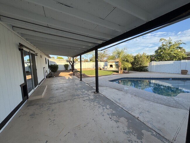 Building Photo - 3441 E Claire Dr
