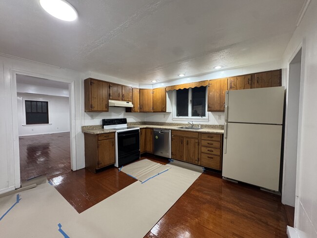 Building Photo - 375 N Elm St