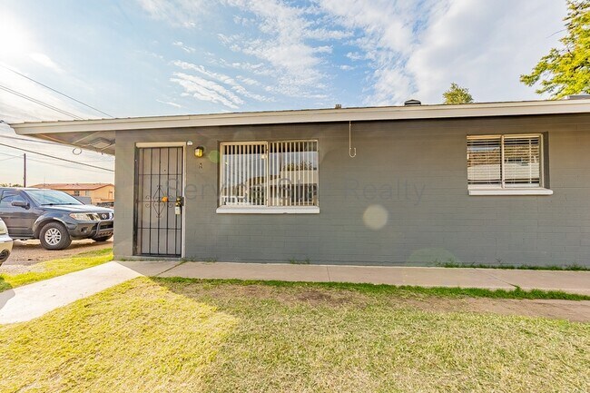 Building Photo - 1638 W Desert Cove Ave