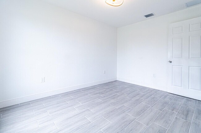 Building Photo - 163 W Blue Heron Blvd