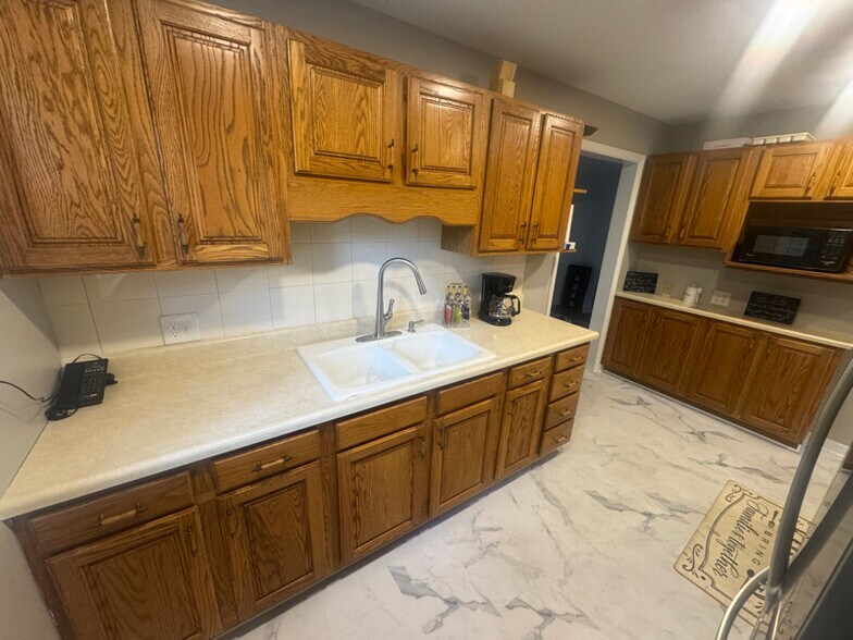 Building Photo - 10436 Gast Rd