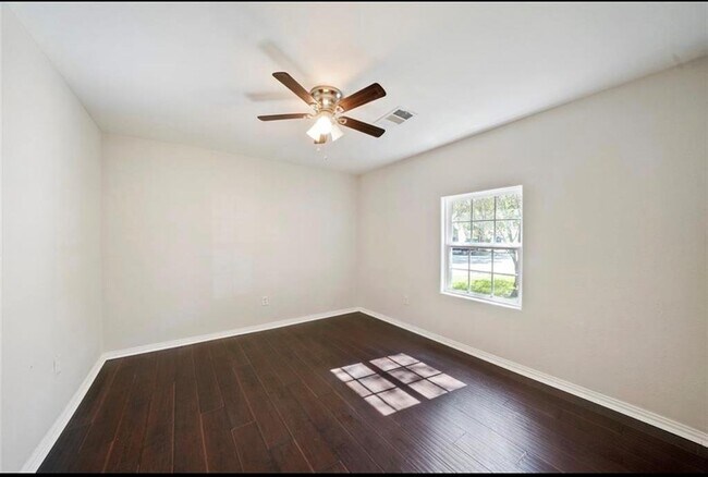 Building Photo - 6526 Westview Dr