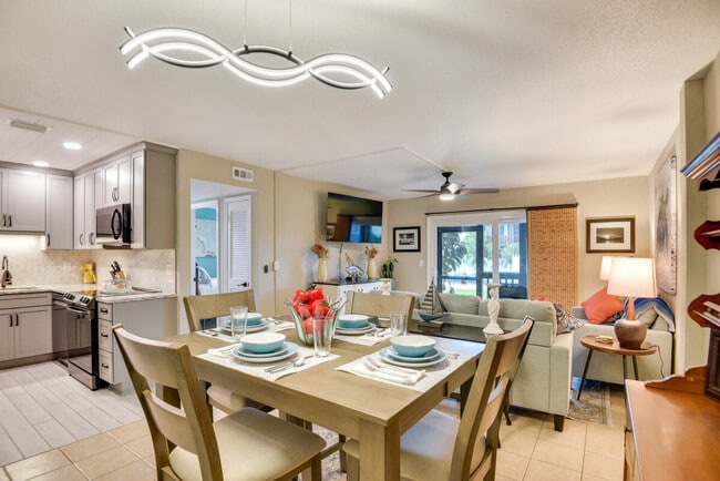 Building Photo - 3800 Saxon Dr