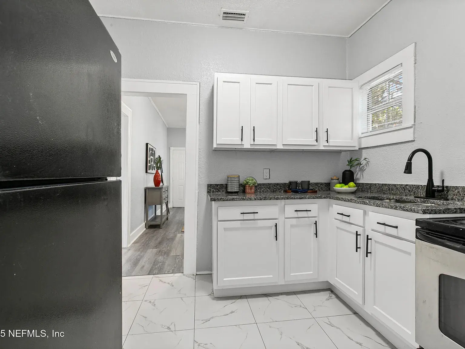 Building Photo - 325 E 63rd St