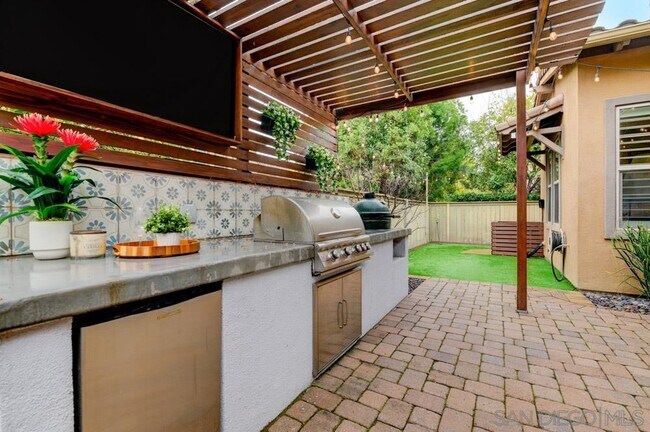 Building Photo - 15677 Via Montecristo