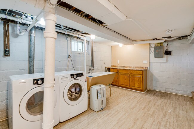 Building Photo - 700 24th Ave SE