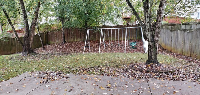 Backyard Swingset - 412 Collingsworth Ln