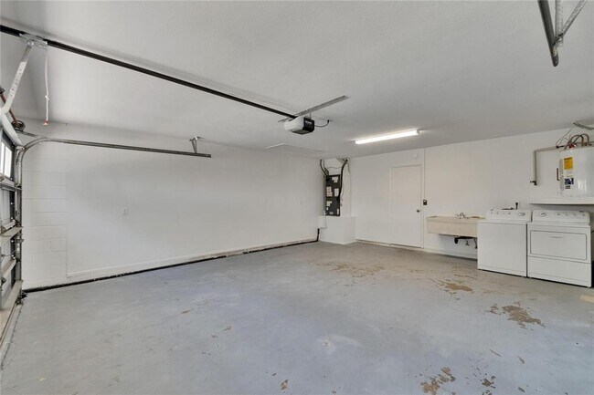 Building Photo - 1695 E Orangecrest Ave