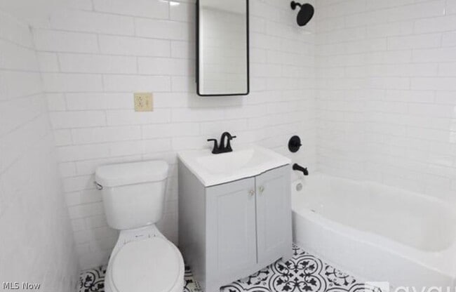 Building Photo - 3010 Daisy Ave