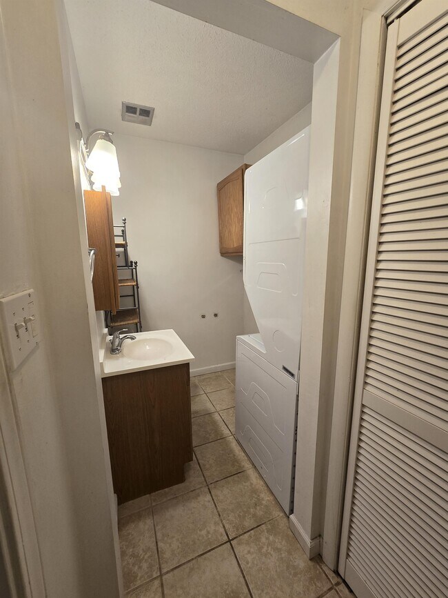 Building Photo - 811 Marvin St