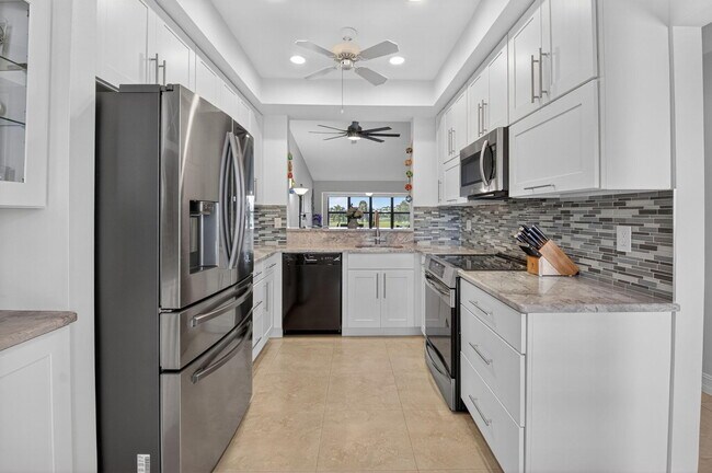 Building Photo - 5152 Golfview Ct