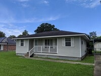 Building Photo - ADORABLE 3 Bed 1 bath in Breaux Bridge!!
