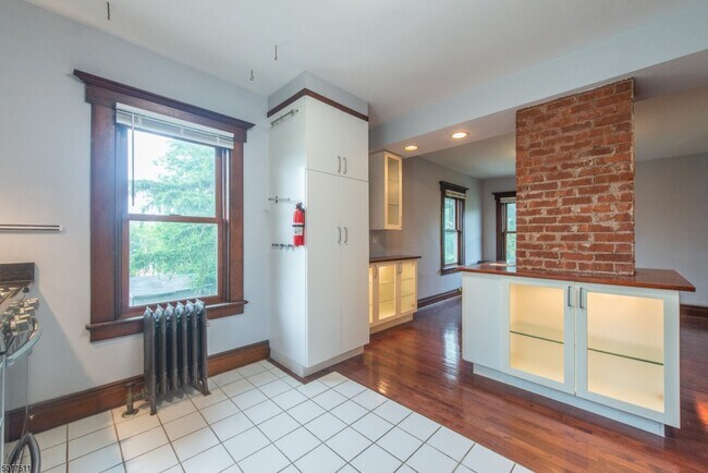 Building Photo - 13 Almira St