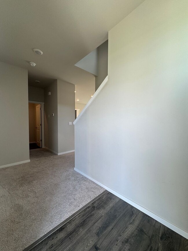 Building Photo - HUGE PET FRIENDLY