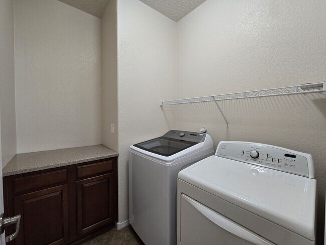 Building Photo - 4349 Santo Domingo St