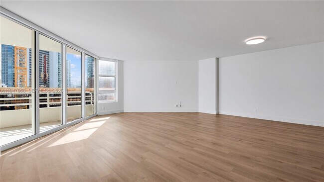 Building Photo - 555 NE 34th St