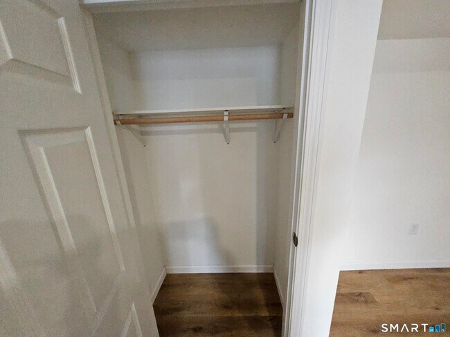 Building Photo - 410 Main St