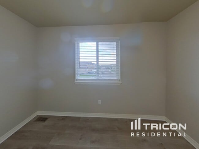Building Photo - 9934 Silver Stirrup Dr