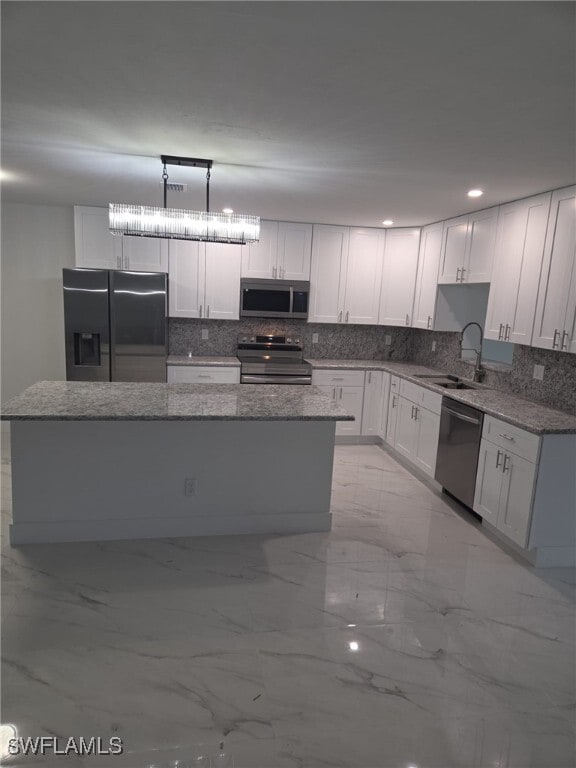 Building Photo - 2505 Lakeview Dr