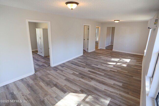 Building Photo - 505 N 9th St