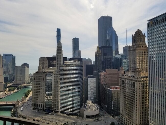 Building Photo - 300 N State St