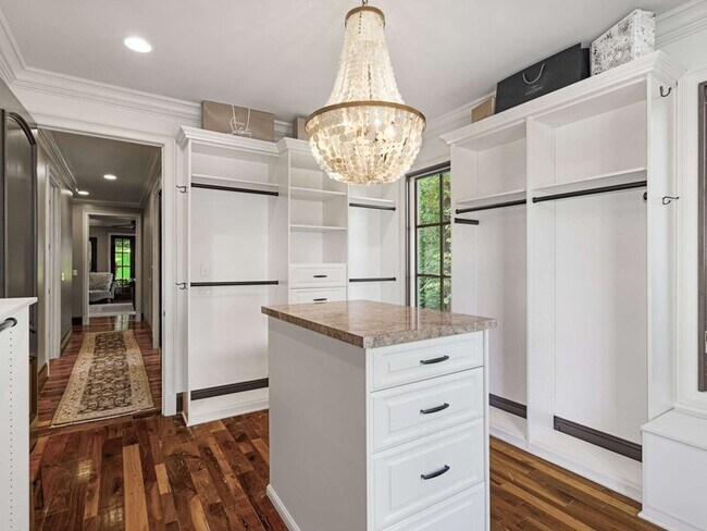 Building Photo - 3807 Harding Pl