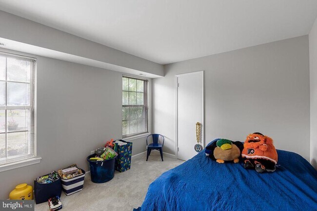 Building Photo - 23A W Bluebell Ln