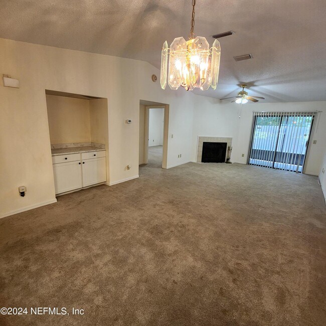 Building Photo - 7623 Baymeadows Cir W