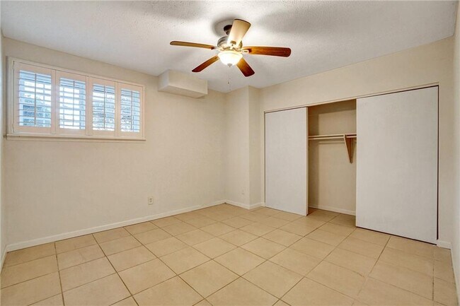 Building Photo - 648 Cativo Dr SW