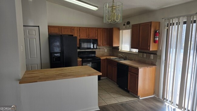 Building Photo - 209 Hillcrest Dr