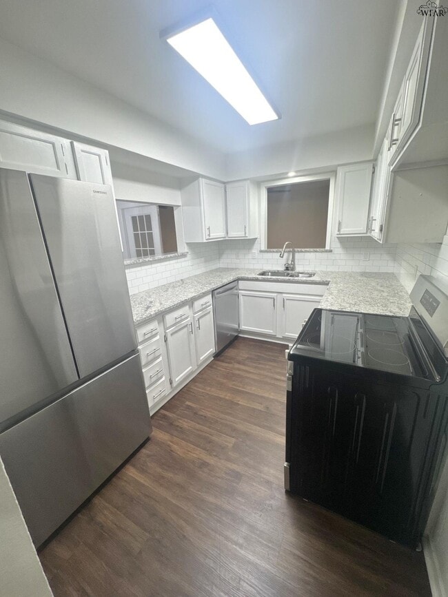 Building Photo - 4318 Hillsboro