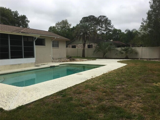 Building Photo - 210 SE 53rd Ct