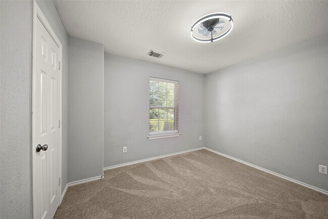 Building Photo - 62 Rookwood Ct