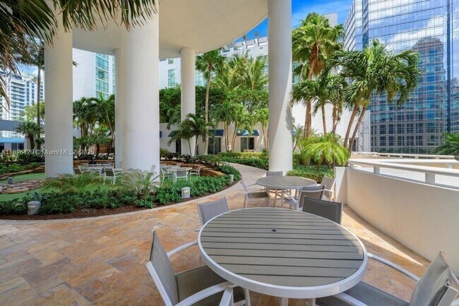 Building Photo - 333 Las Olas Way