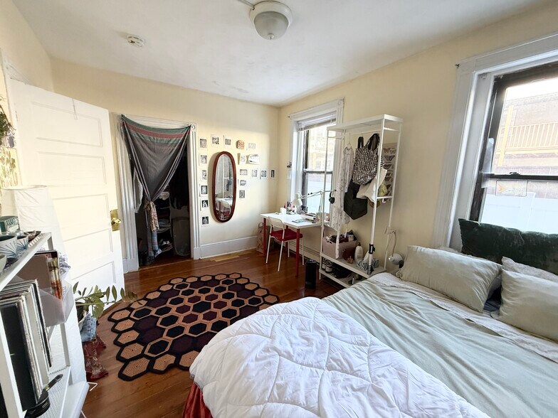 Building Photo - 60 Empire St