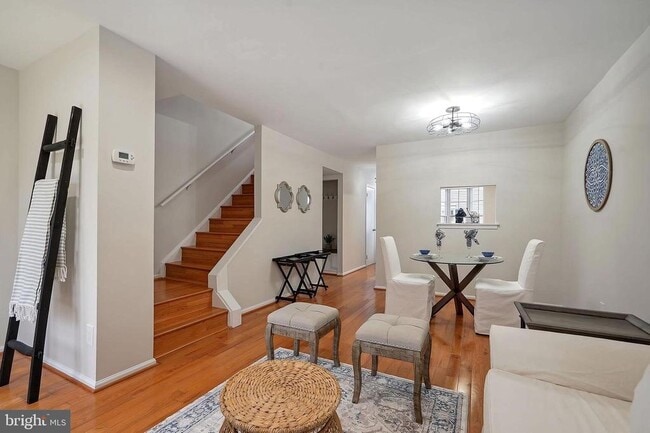 Building Photo - 8552 Southlawn Ct