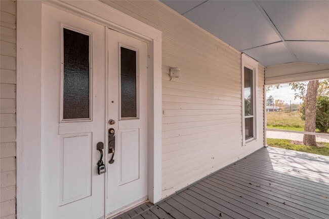 Building Photo - 246 FM 405