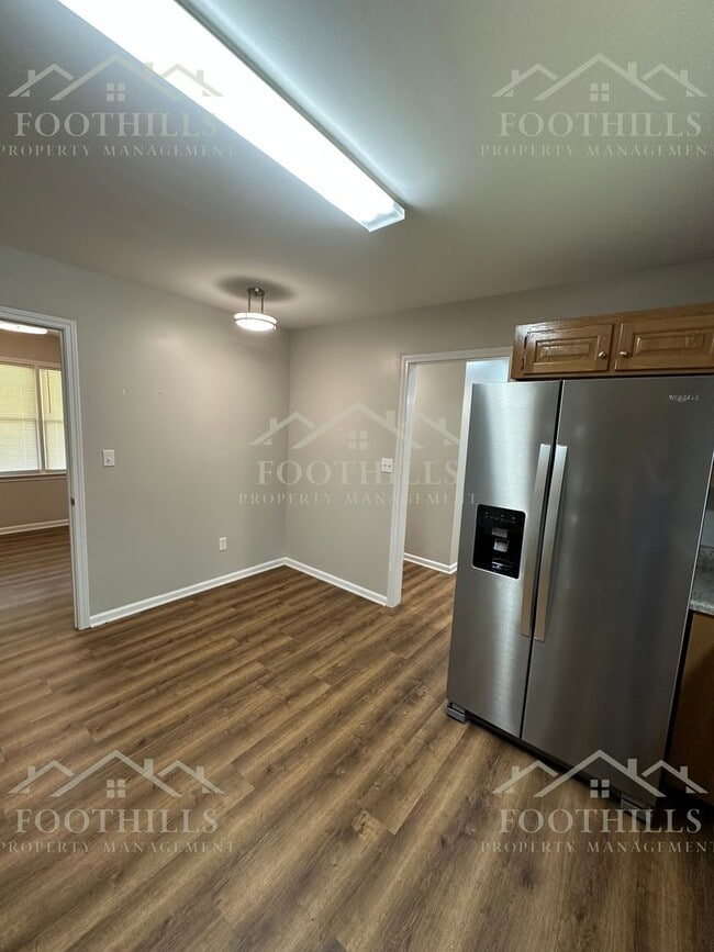 Building Photo - Comfort & Space in a Great Location! 3-Bed...