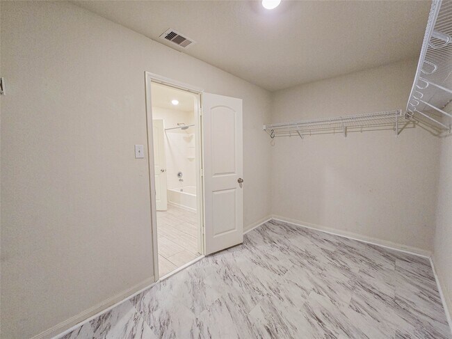 Building Photo - 332 Lone Mountain Dr