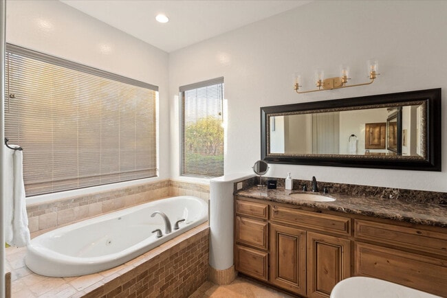 Building Photo - 6708 E Calle de Las Estrellas Rd