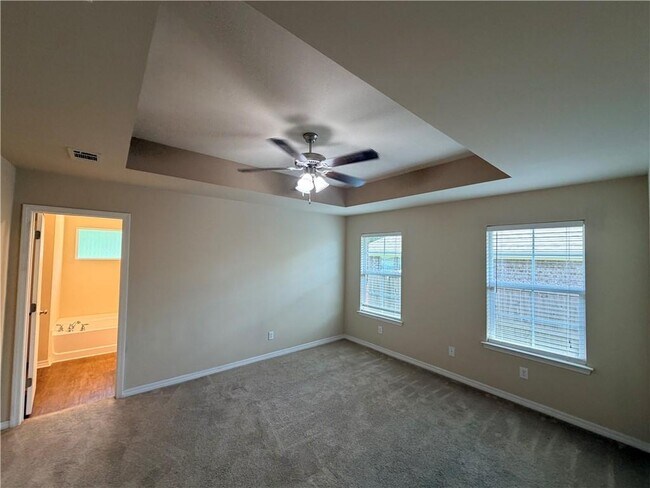 Building Photo - 9646 Estate Dr