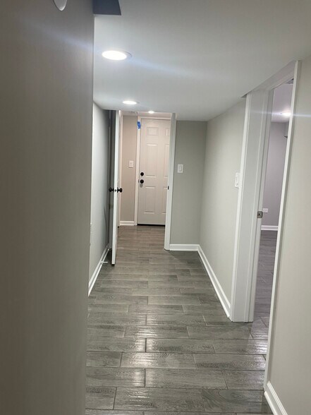 Building Photo - 5924 S Rockwell St