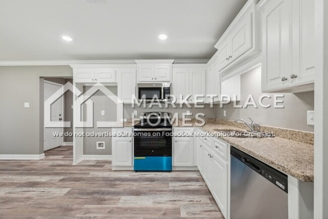Building Photo - 1402 W 11th St