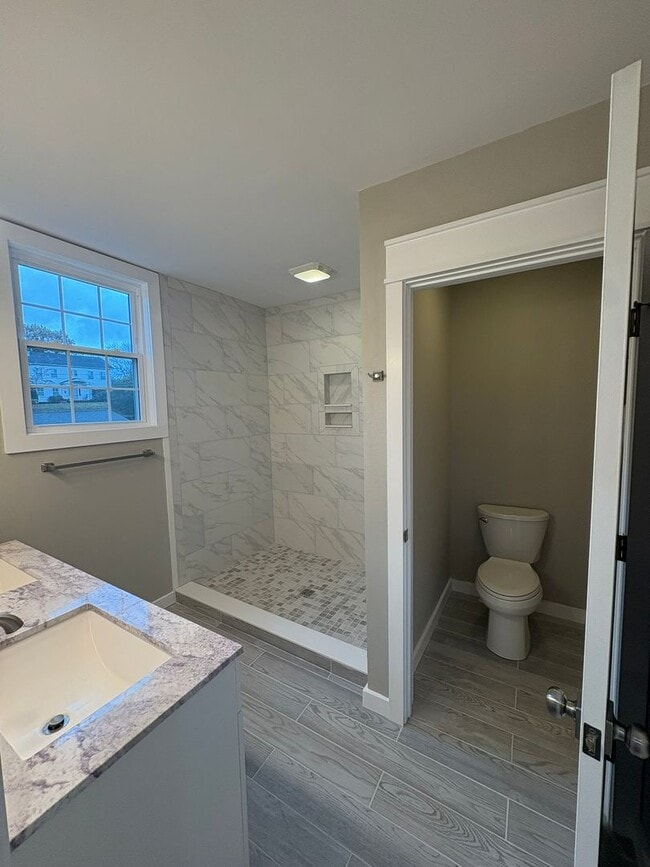 Building Photo - Historic Charm Meets Modern Living – Steps from Downtown Bristol!