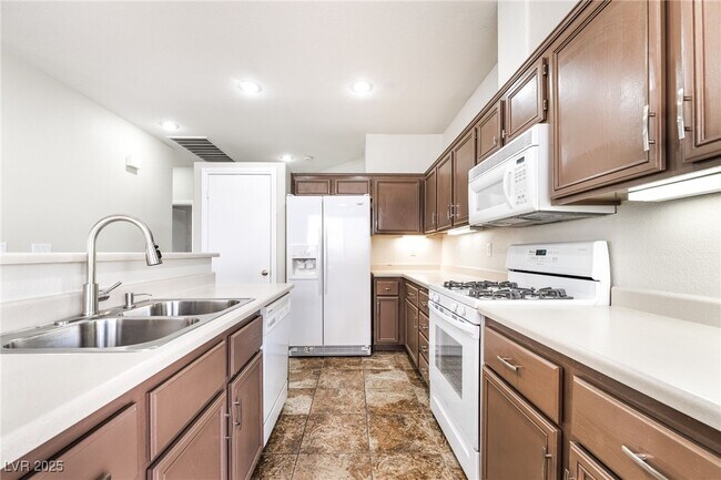Building Photo - 2938 Sapphire Shores St