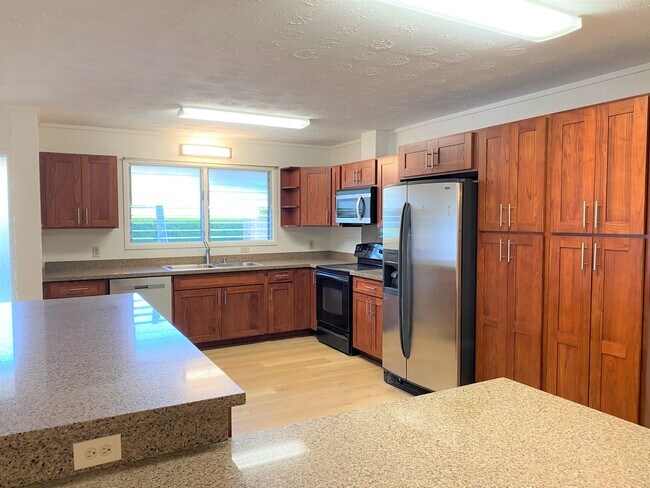 Building Photo - Manoa - Upgraded 3 Bedroom, 3 Bath Single Family Home with Enclosed Garage