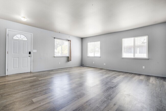 Building Photo - Charming & Centrally Located 3-Bedroom Home | Tacoma, WA