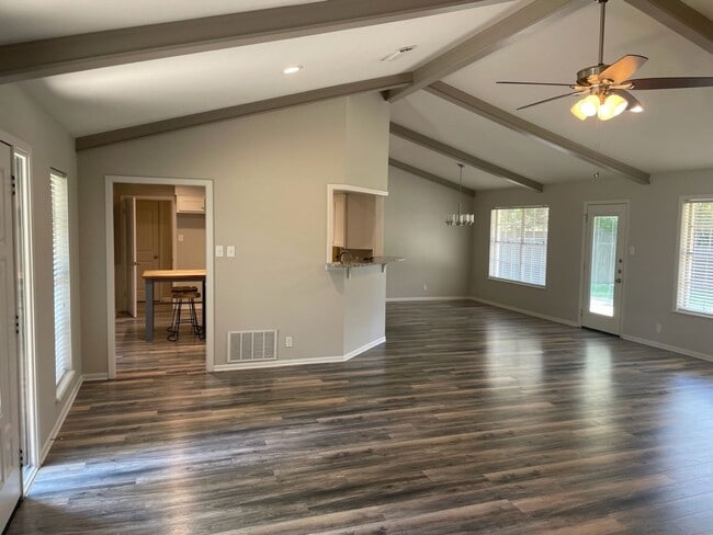 Building Photo - Updated Home Near Rice Elementary!