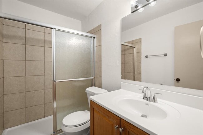 Building Photo - 1010 W 23rd St