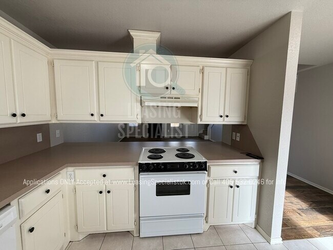 Building Photo - West Norman 3 Bed 2 Bath Garden home!